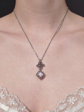 Antique classic style white pearl necklace with a small silver chain